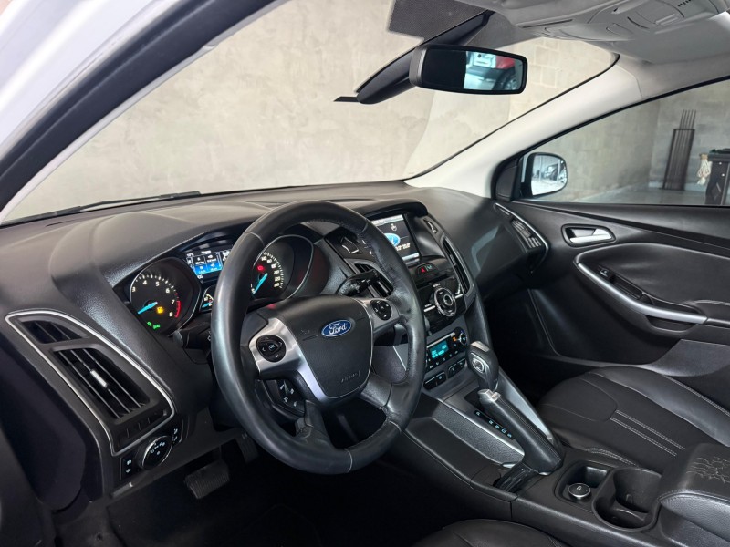 FOCUS 2.0 TITANIUM 16V FLEX 4P AUTOMÁTICO - 2015 - CAXIAS DO SUL