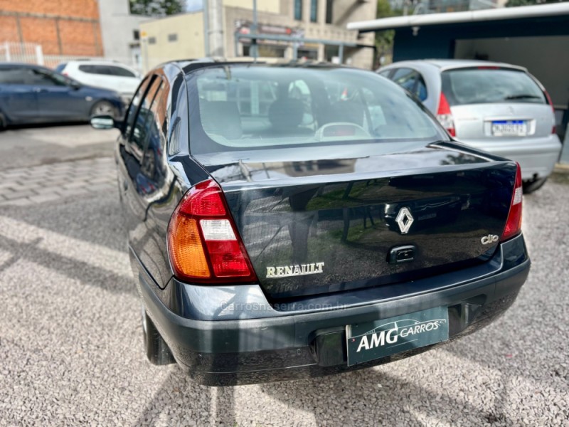 CLIO 1.6 PRIVILÉGE SEDAN 16V GASOLINA 4P MANUAL - 2004 - CAXIAS DO SUL