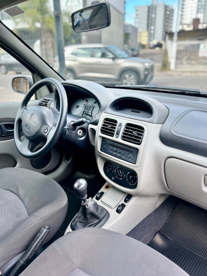 CLIO 1.6 PRIVILÉGE SEDAN 16V GASOLINA 4P MANUAL - 2004 - CAXIAS DO SUL