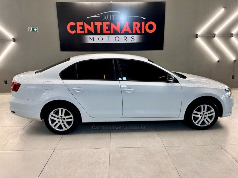 JETTA 2.0 COMFORTLINE FLEX 4P TIPTRONIC - 2015 - SAPIRANGA