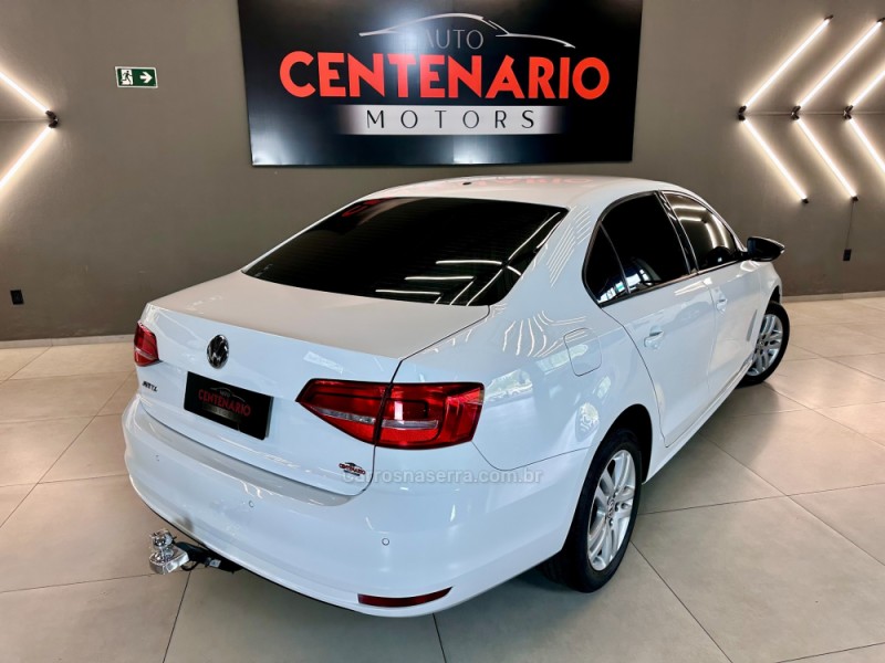 JETTA 2.0 COMFORTLINE FLEX 4P TIPTRONIC - 2015 - SAPIRANGA