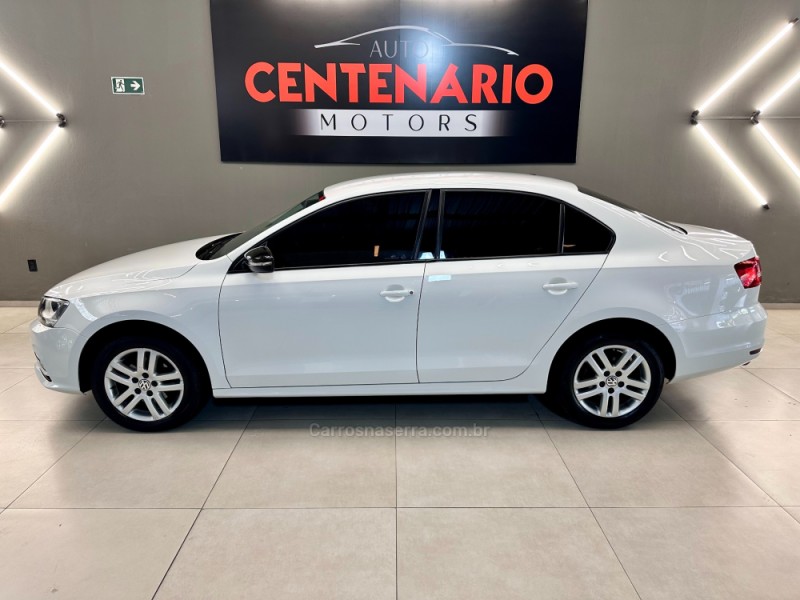 JETTA 2.0 COMFORTLINE FLEX 4P TIPTRONIC - 2015 - SAPIRANGA