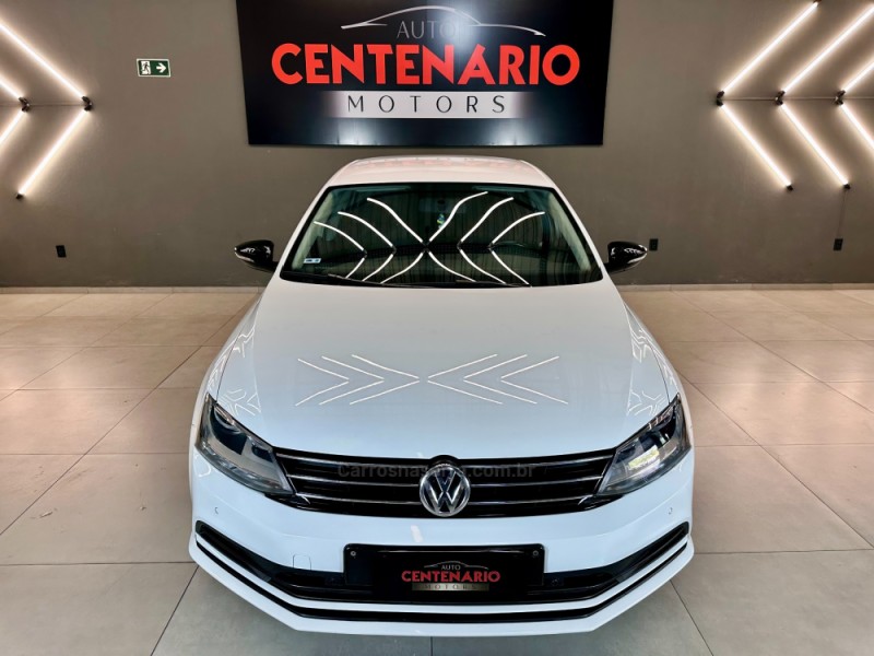 JETTA 2.0 COMFORTLINE FLEX 4P TIPTRONIC - 2015 - SAPIRANGA