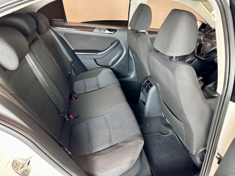 JETTA 2.0 COMFORTLINE FLEX 4P TIPTRONIC - 2015 - SAPIRANGA