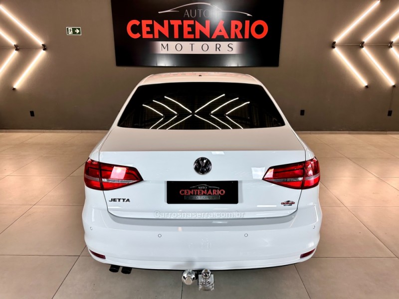 JETTA 2.0 COMFORTLINE FLEX 4P TIPTRONIC - 2015 - SAPIRANGA