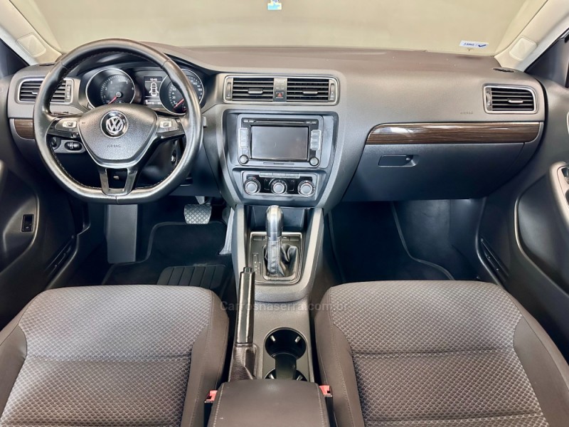 JETTA 2.0 COMFORTLINE FLEX 4P TIPTRONIC - 2015 - SAPIRANGA