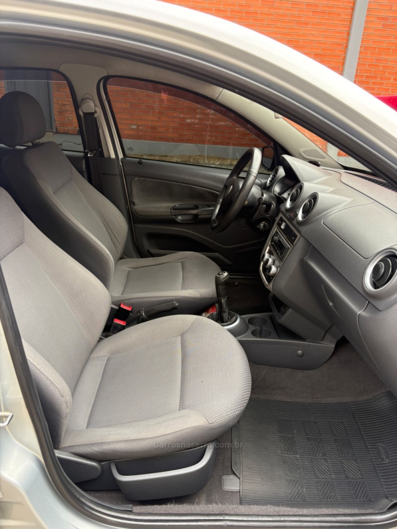 VOYAGE 1.0 MI CITY 8V FLEX 4P MANUAL - 2011 - CAXIAS DO SUL