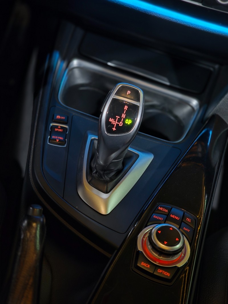 320I 2.0 16V TURBO ACTIVE FLEX 4P AUTOMÁTICO - 2015 - CAXIAS DO SUL