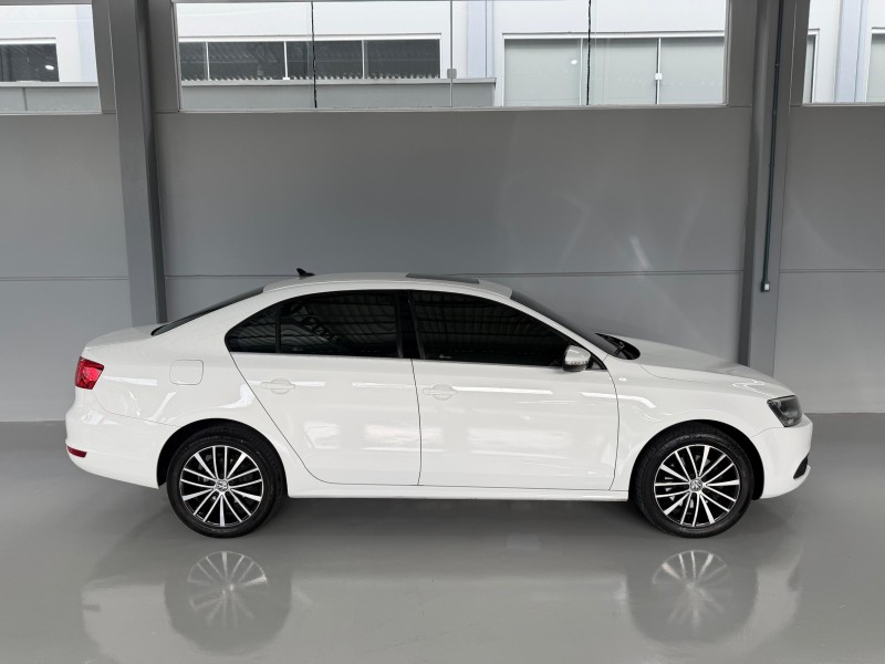 JETTA 2.0 TSI DSG HIGHLINE 200CV GASOLINA 4P AUTOMÁTICO - 2012 - CARLOS BARBOSA