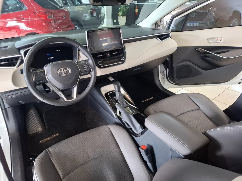 COROLLA 2.0 ALTIS PREMIUM 16V FLEX 4P AUTOMÁTICO - 2023 - FARROUPILHA