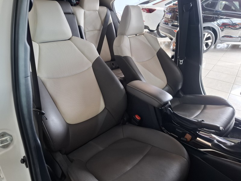 COROLLA 2.0 ALTIS PREMIUM 16V FLEX 4P AUTOMÁTICO - 2023 - FARROUPILHA