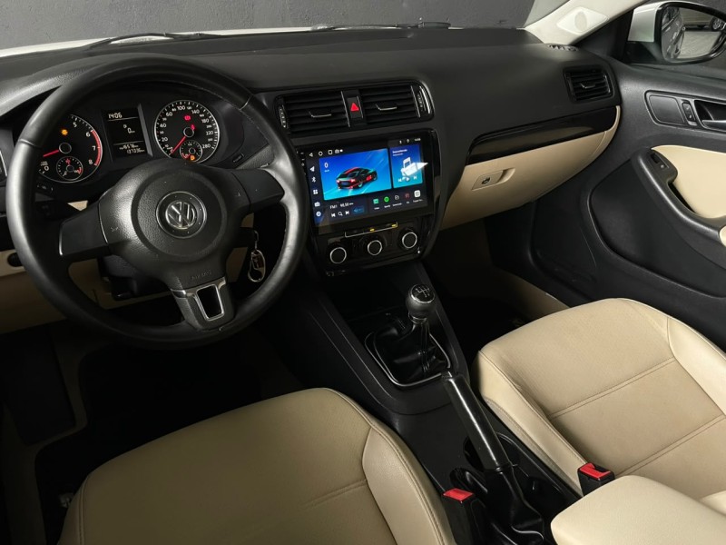 JETTA 2.0 COMFORTLINE FLEX 4P MANUAL - 2011 - CAXIAS DO SUL