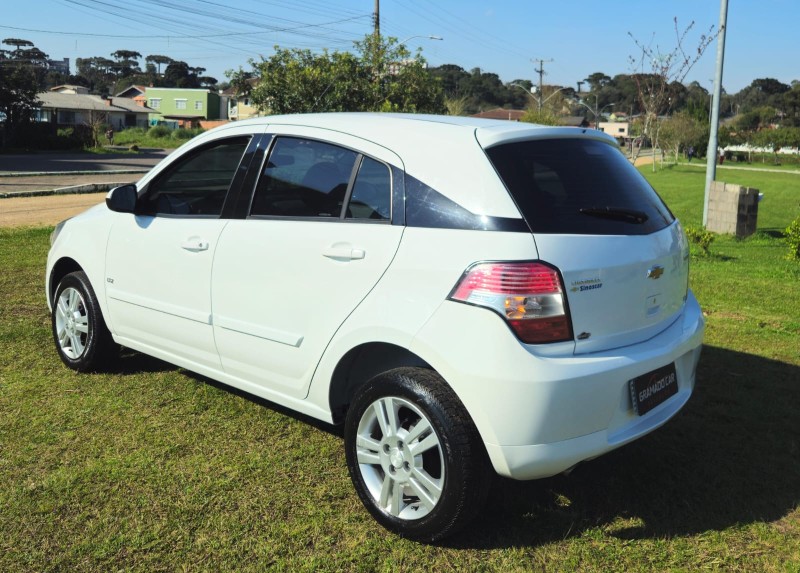 AGILE 1.4 MPFI LTZ 8V FLEX 4P MANUAL - 2011 - CANELA