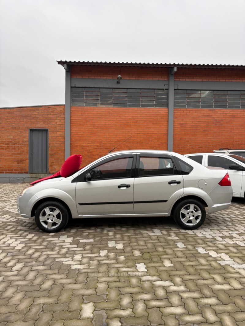 FIESTA 1.6 MPI SEDAN 8V FLEX 4P MANUAL - 2009 - CAXIAS DO SUL