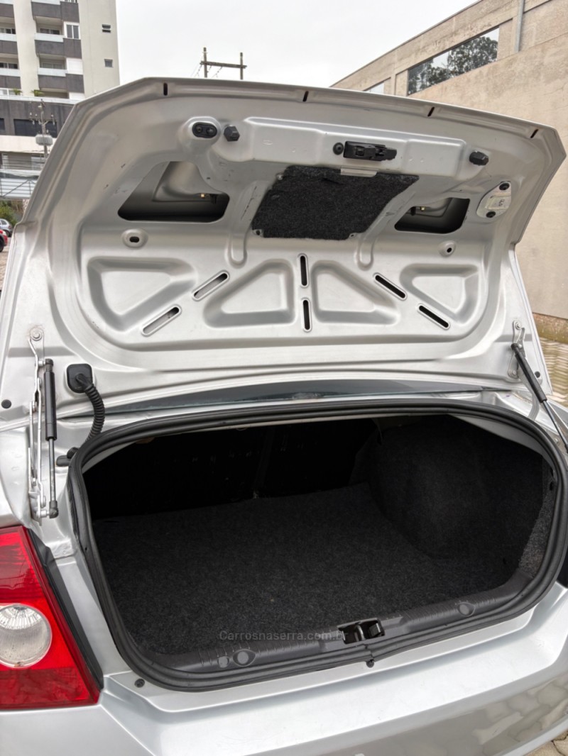 FIESTA 1.6 MPI SEDAN 8V FLEX 4P MANUAL - 2009 - CAXIAS DO SUL