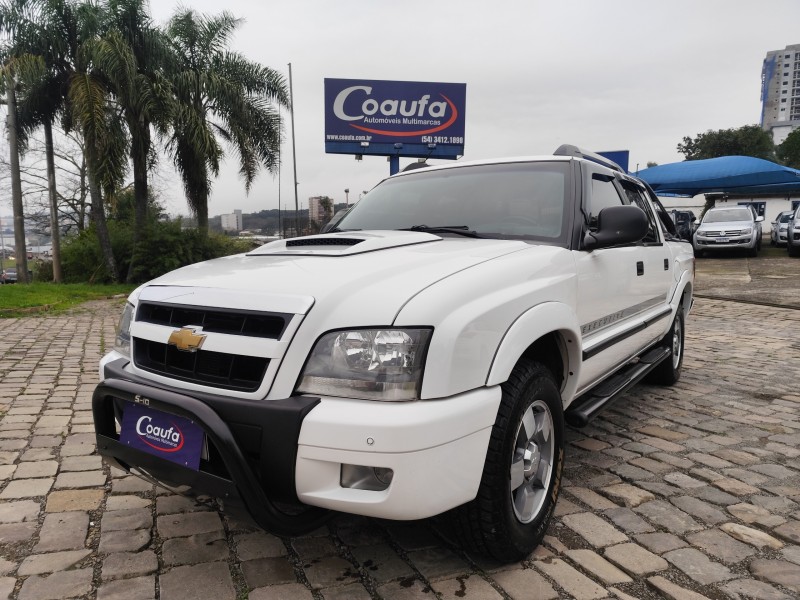 S10 2.4 MPFI EXECUTIVE 4X2 CD 8V FLEX 4P MANUAL - 2011 - FARROUPILHA