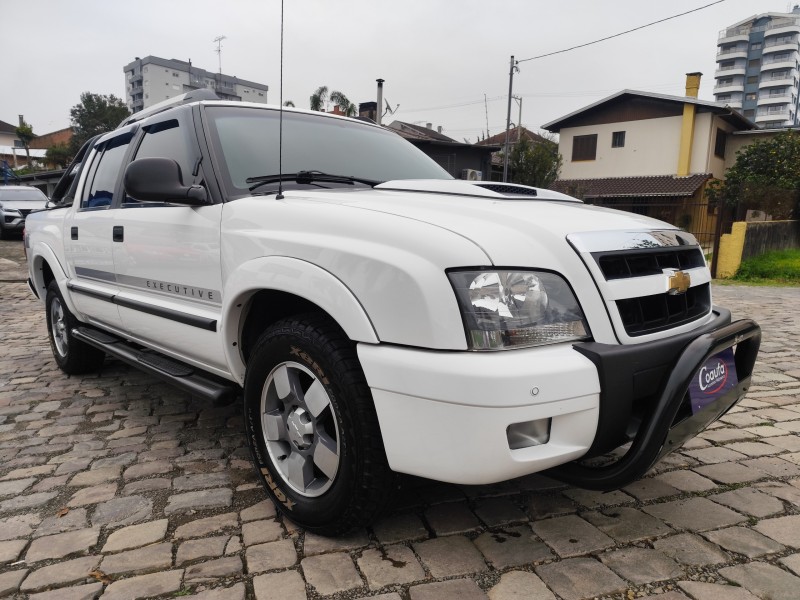 S10 2.4 MPFI EXECUTIVE 4X2 CD 8V FLEX 4P MANUAL - 2011 - FARROUPILHA