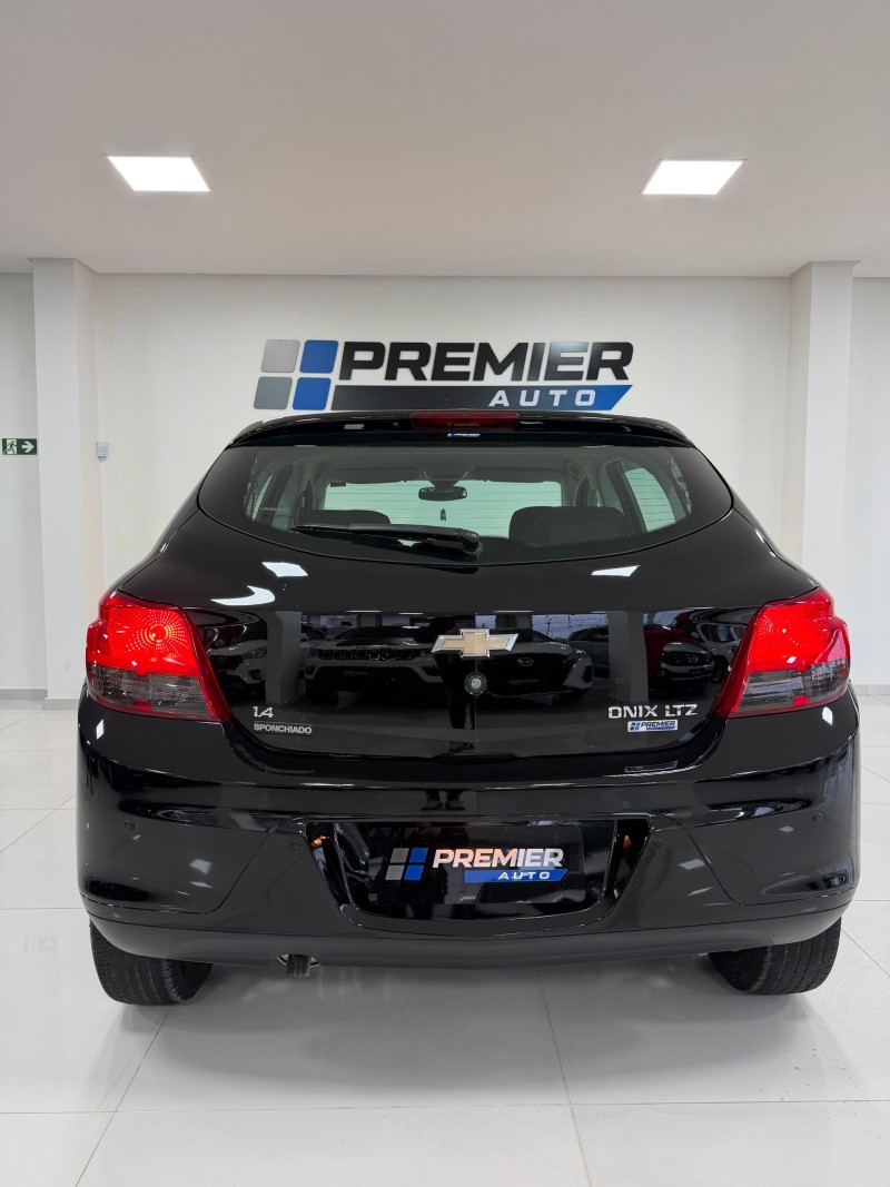 ONIX 1.4 MPFI LTZ 8V FLEX 4P MANUAL - 2015 - CAXIAS DO SUL