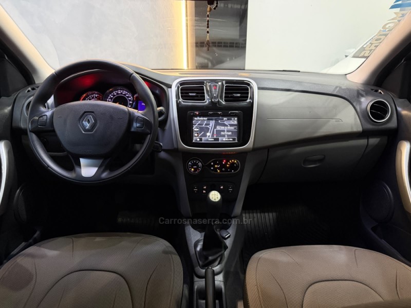 LOGAN 1.6 DYNAMIQUE 8V FLEX 4P MANUAL - 2015 - NOVO HAMBURGO
