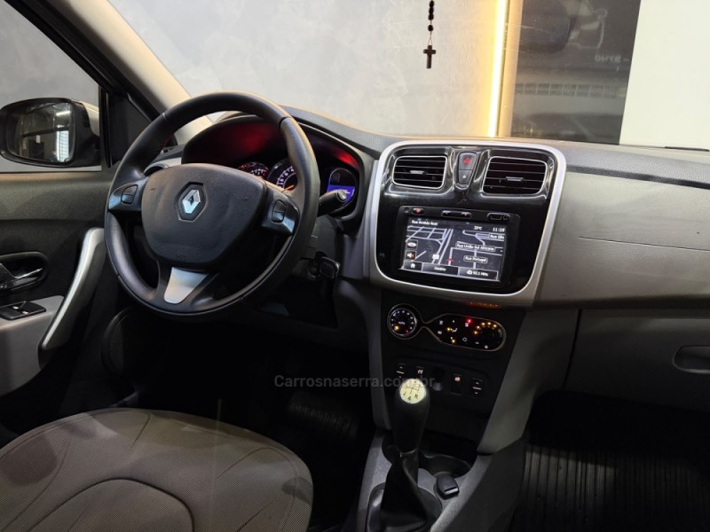 LOGAN 1.6 DYNAMIQUE 8V FLEX 4P MANUAL - 2015 - NOVO HAMBURGO