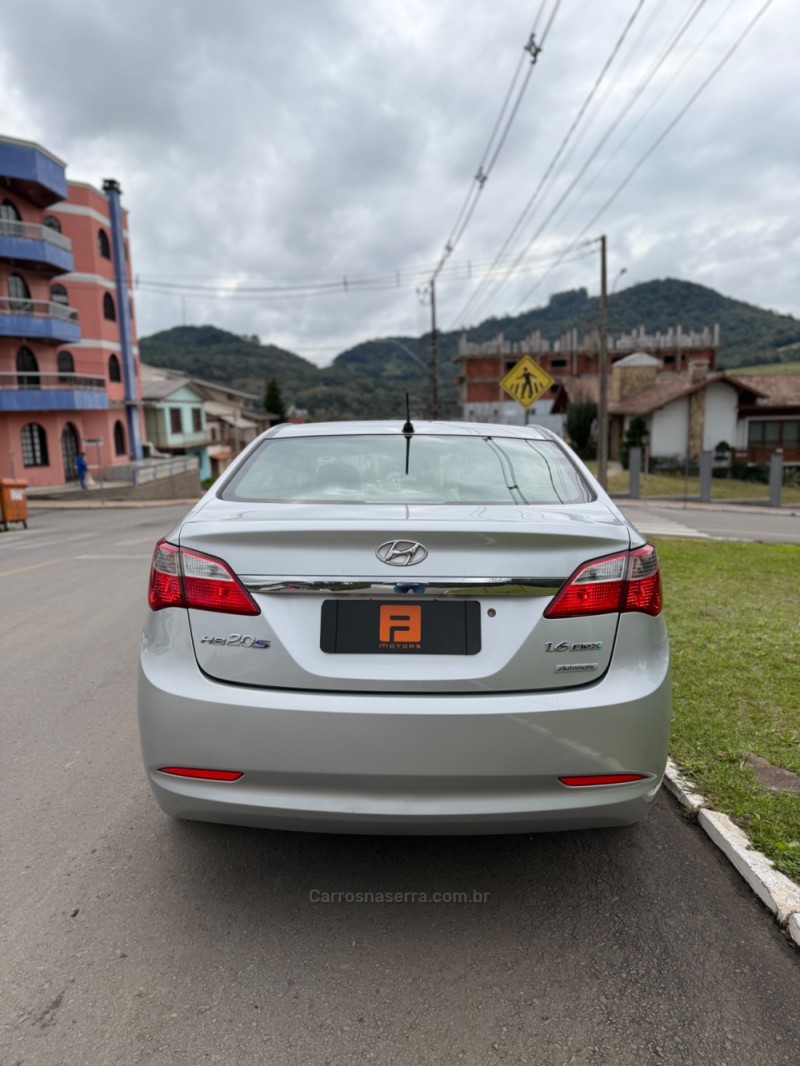 HB20S 1.6 COMFORT PLUS 16V FLEX 4P AUTOMÁTICO - 2014 - NOVA ARAçá