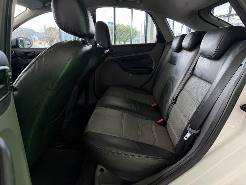 FOCUS 1.6 SE 16V FLEX 4P MANUAL - 2012 - FELIZ