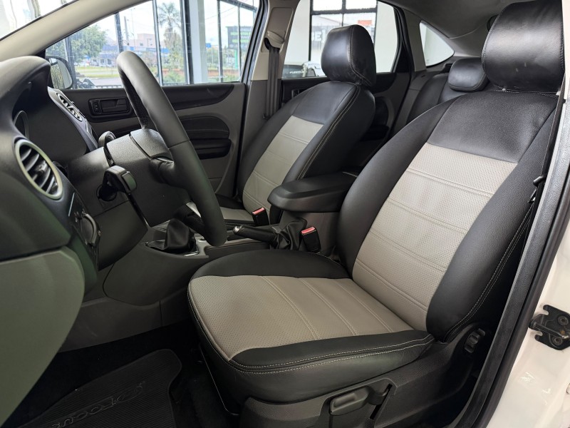 FOCUS 1.6 SE 16V FLEX 4P MANUAL - 2012 - FELIZ
