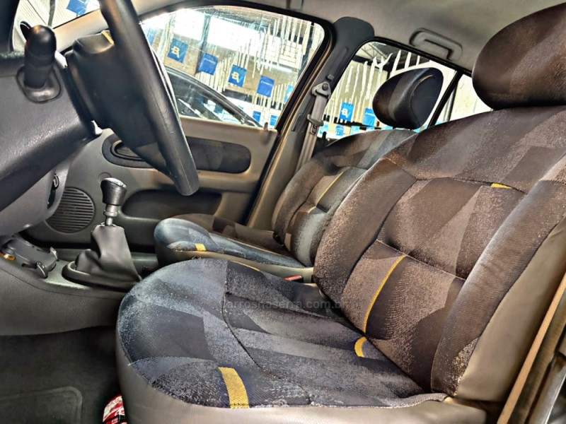 CLIO 1.0 RN SEDAN 16V GASOLINA 4P MANUAL - 2003 - NOVO HAMBURGO
