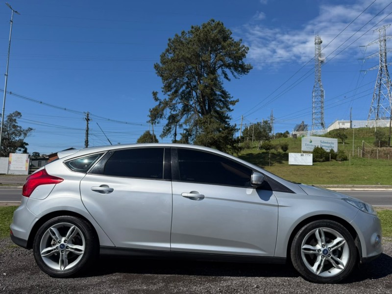 focus 2.0 se hatch 16v flex 4p auto 2015 farroupilha