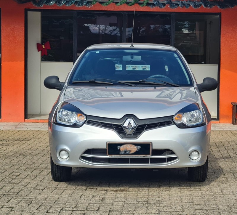 CLIO  - 2014 - CANELA
