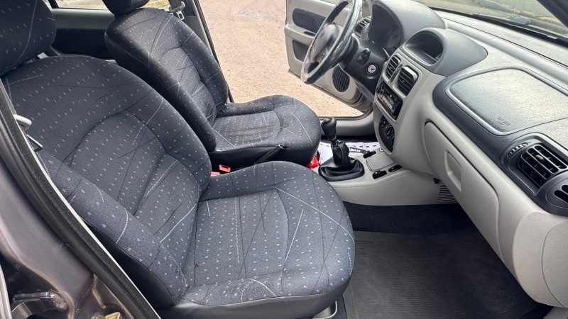 CLIO 1.0 EXPRESSION 16V FLEX 4P MANUAL - 2005 - CAXIAS DO SUL