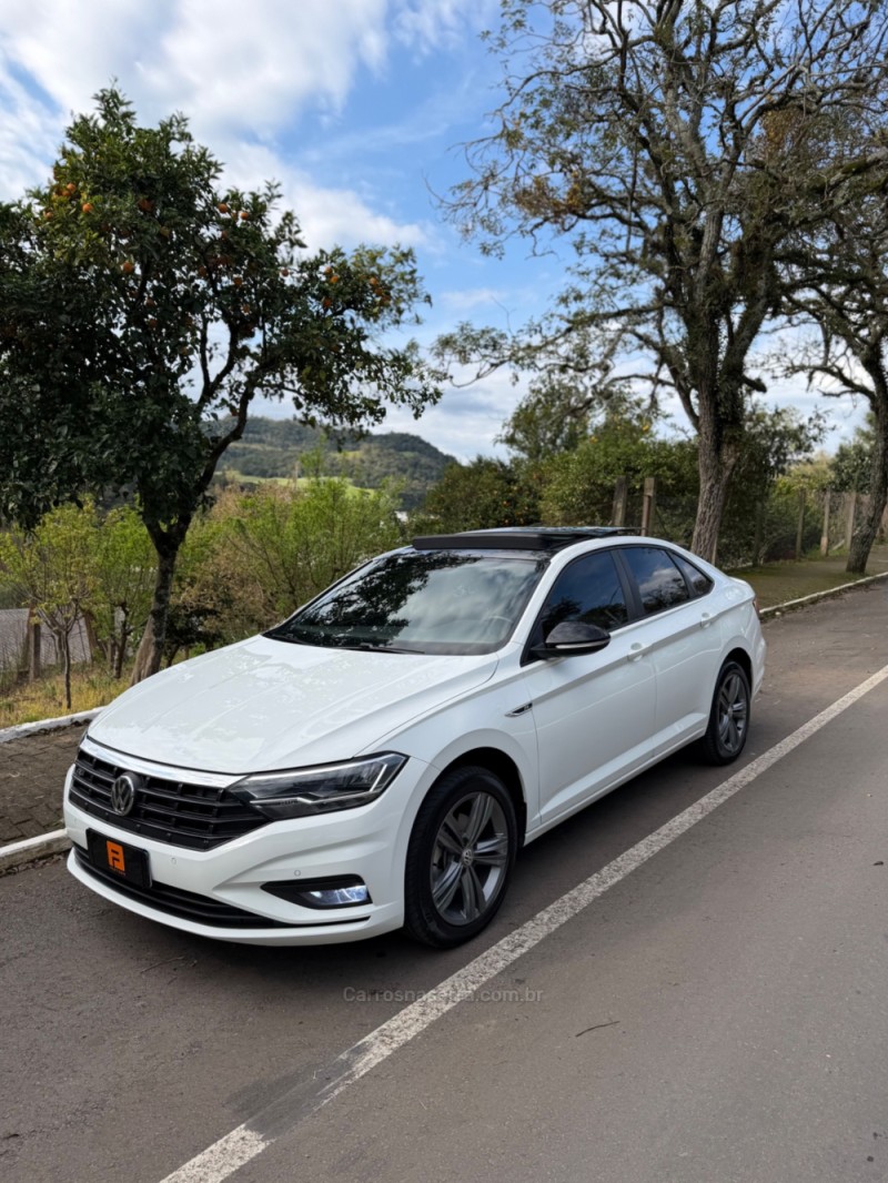 JETTA 1.4 R-LINE 250 16V TSI FLEX 4P AUTOMÁTICO - 2019 - NOVA ARAçá
