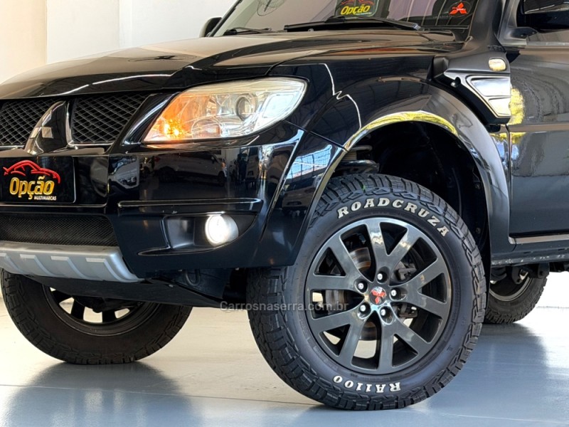 PAJERO TR4 2.0 4X4 16V 140CV FLEX 4P MANUAL - 2011 - NOVO HAMBURGO