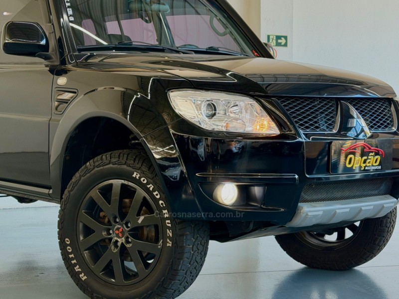 PAJERO TR4 2.0 4X4 16V 140CV FLEX 4P MANUAL - 2011 - NOVO HAMBURGO