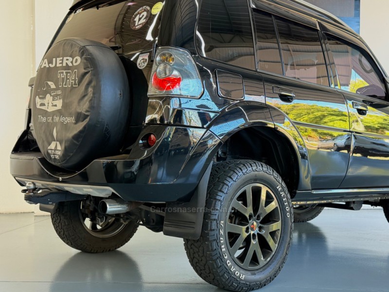 PAJERO TR4 2.0 4X4 16V 140CV FLEX 4P MANUAL - 2011 - NOVO HAMBURGO