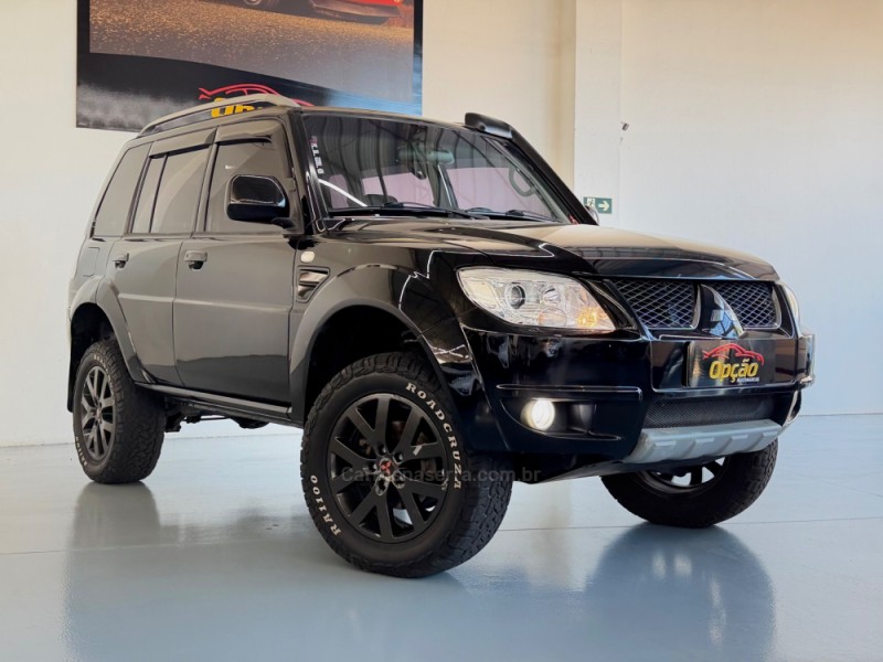 PAJERO TR4 2.0 4X4 16V 140CV FLEX 4P MANUAL - 2011 - NOVO HAMBURGO