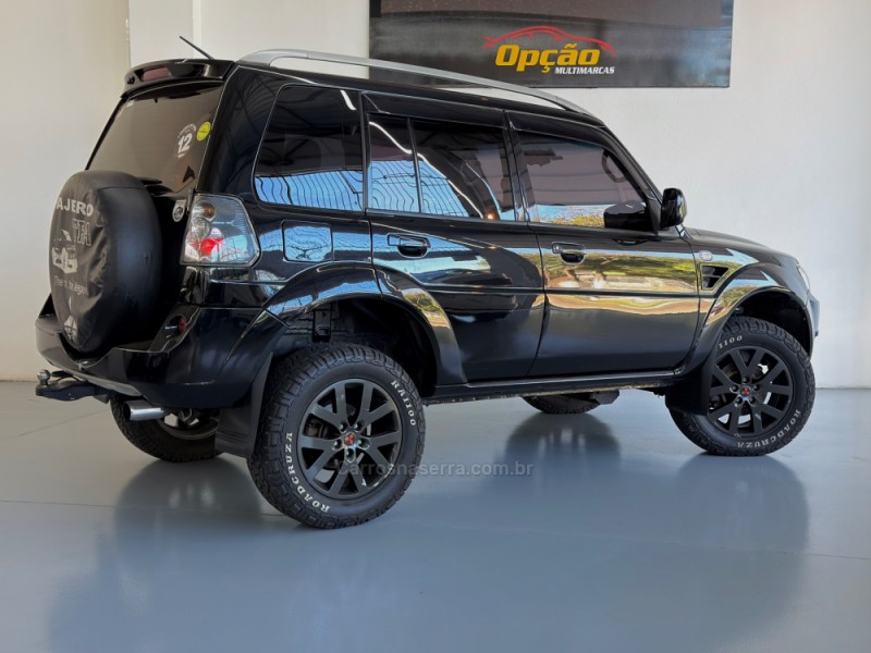 PAJERO TR4 2.0 4X4 16V 140CV FLEX 4P MANUAL - 2011 - NOVO HAMBURGO