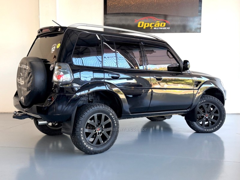PAJERO TR4 2.0 4X4 16V 140CV FLEX 4P MANUAL - 2011 - NOVO HAMBURGO