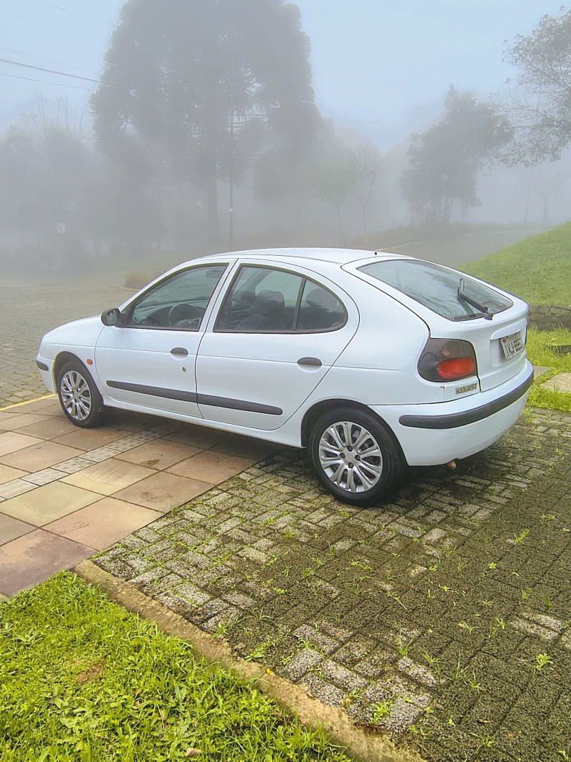 MÉGANE 1.6 RT 16V GASOLINA 4P MANUAL - 2001 - FARROUPILHA
