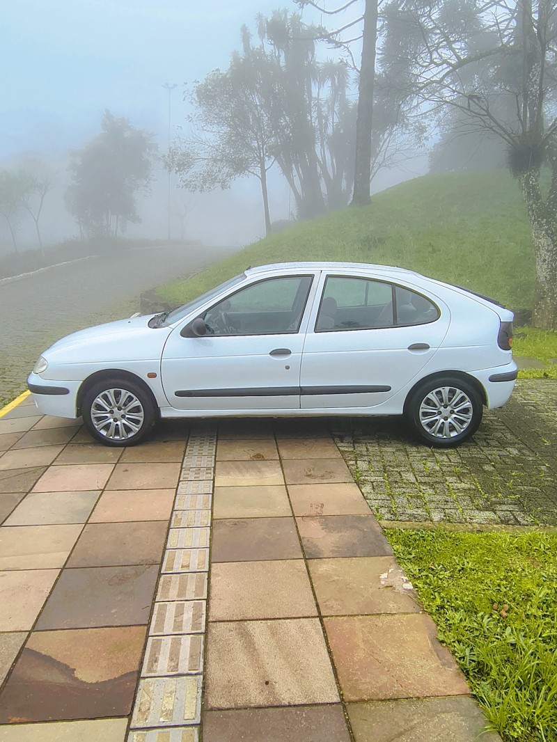 MÉGANE 1.6 RT 16V GASOLINA 4P MANUAL - 2001 - FARROUPILHA