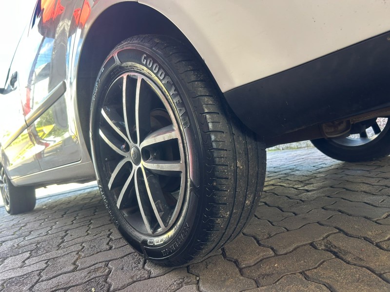 POLO 1.6 MI 8V E-FLEX 4P MANUAL - 2007 - TRêS COROAS