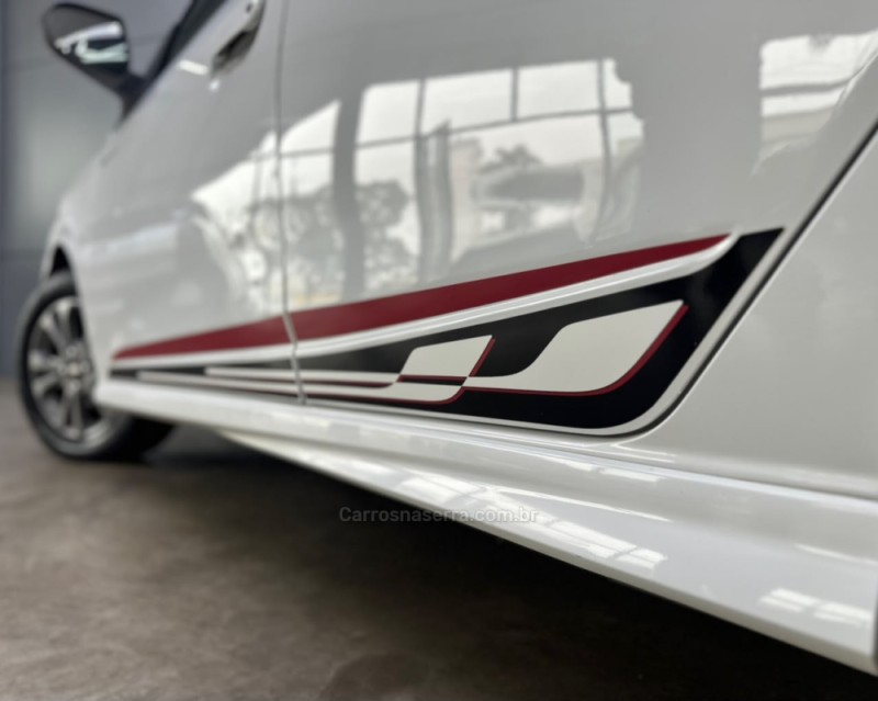 ONIX 1.4 MPFI EFFECT 8V FLEX 4P MANUAL - 2015 - VACARIA