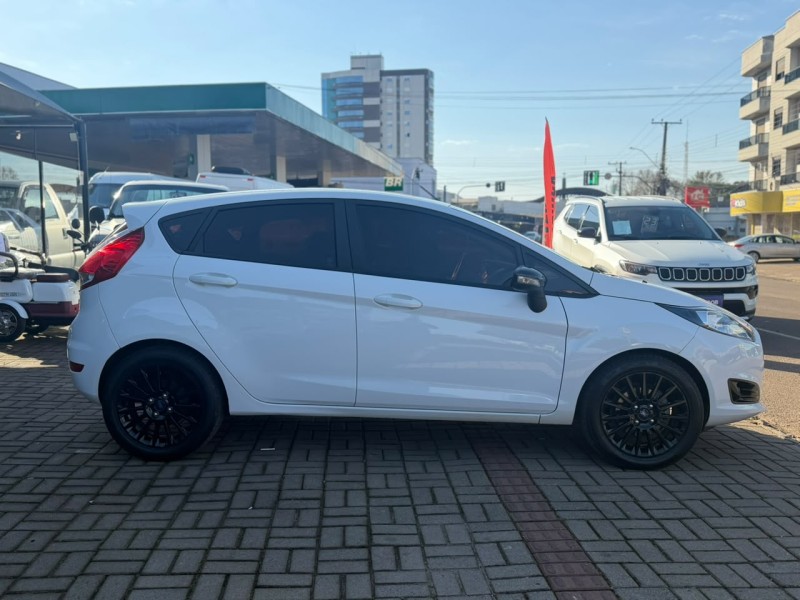 FIESTA 1.6 SE HATCH 16V FLEX 4P MANUAL - 2017 - LAGOA VERMELHA