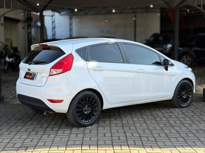 FIESTA 1.6 SE HATCH 16V FLEX 4P MANUAL - 2017 - LAGOA VERMELHA
