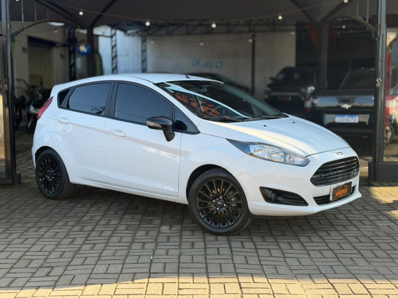 FIESTA 1.6 SE HATCH 16V FLEX 4P MANUAL - 2017 - LAGOA VERMELHA