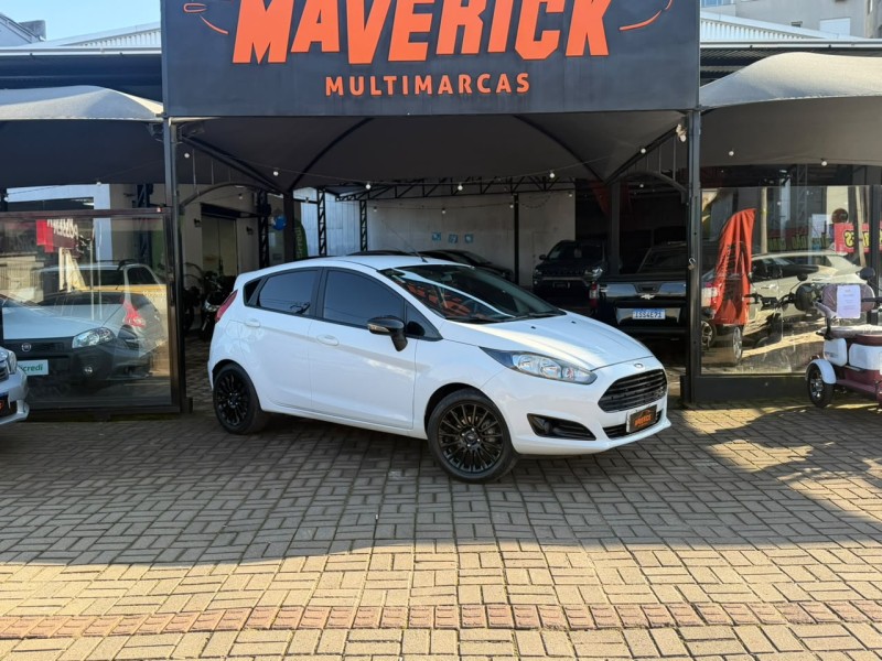 FIESTA 1.6 SE HATCH 16V FLEX 4P MANUAL - 2017 - LAGOA VERMELHA