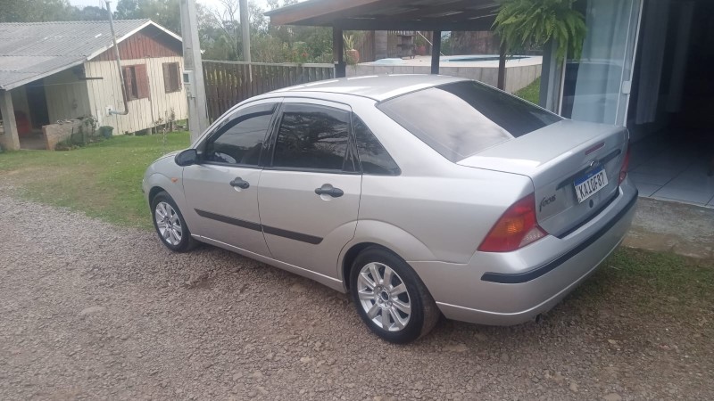 FOCUS 1.6 GL SEDAN 8V FLEX 4P MANUAL - 2004 - CAXIAS DO SUL