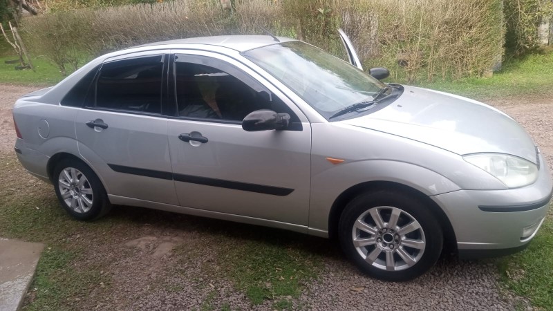 FOCUS 1.6 GL SEDAN 8V FLEX 4P MANUAL - 2004 - CAXIAS DO SUL