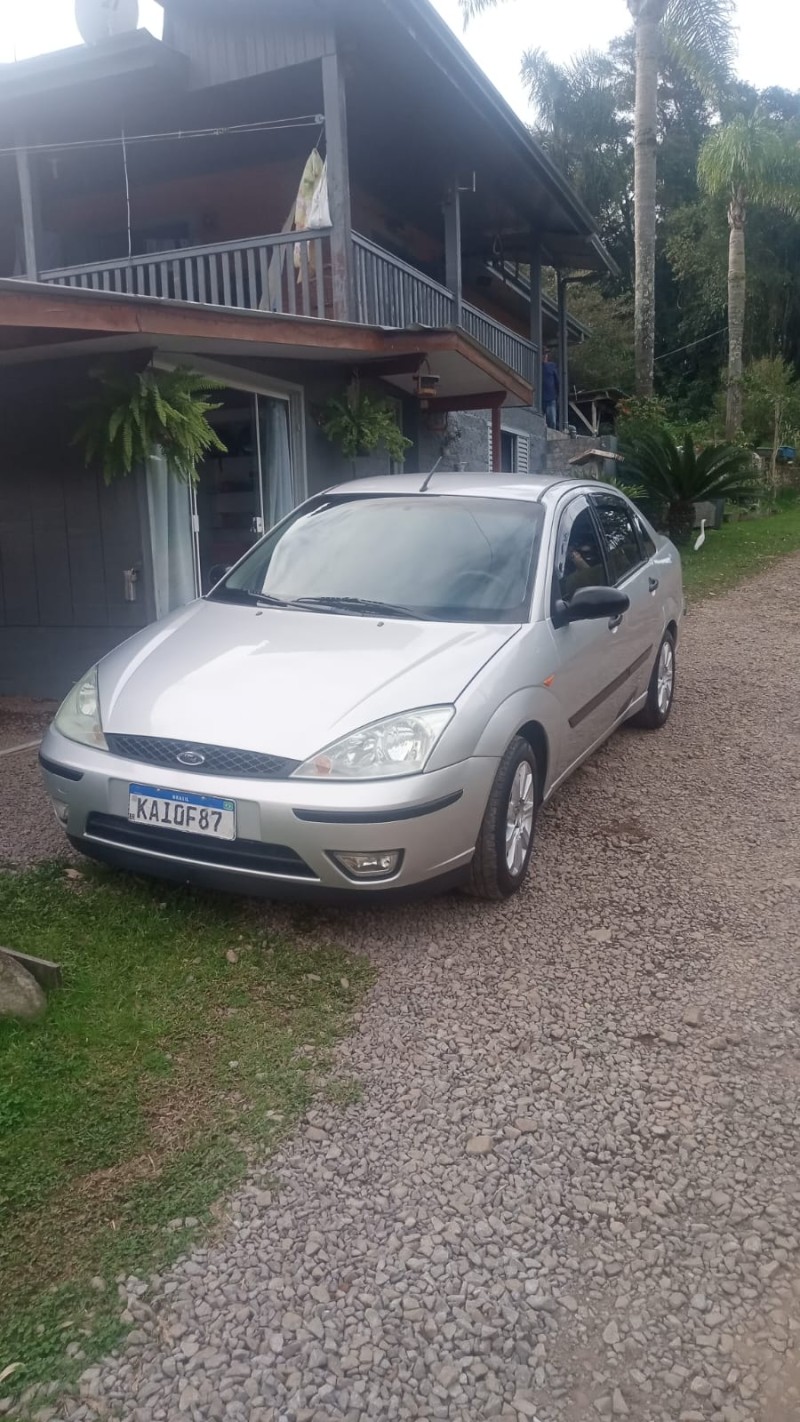 FOCUS 1.6 GL SEDAN 8V FLEX 4P MANUAL - 2004 - CAXIAS DO SUL