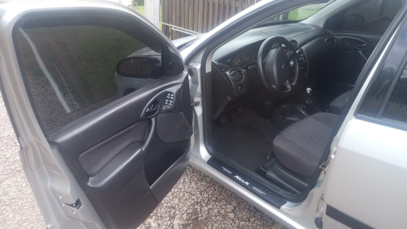 FOCUS 1.6 GL SEDAN 8V FLEX 4P MANUAL - 2004 - CAXIAS DO SUL